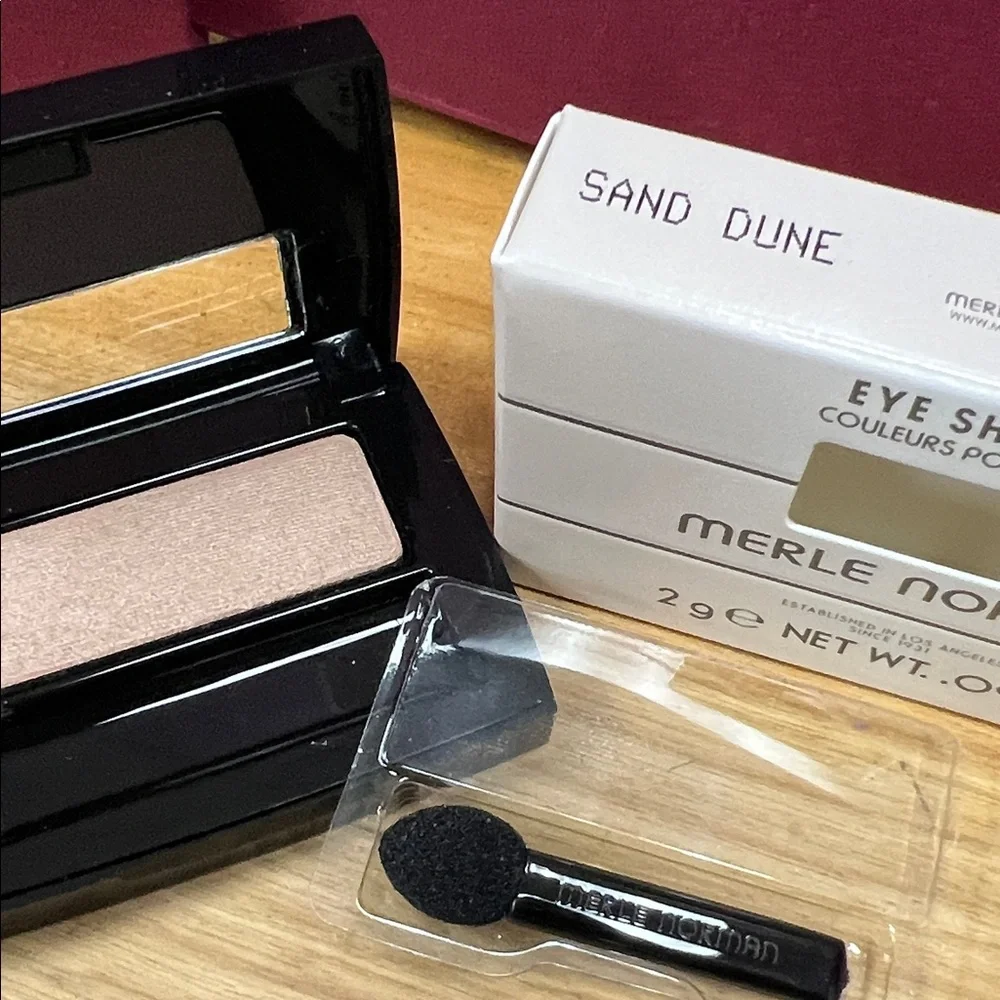Merle Norman Eyeshadow - SAND DUNE - Picture 3 of 5